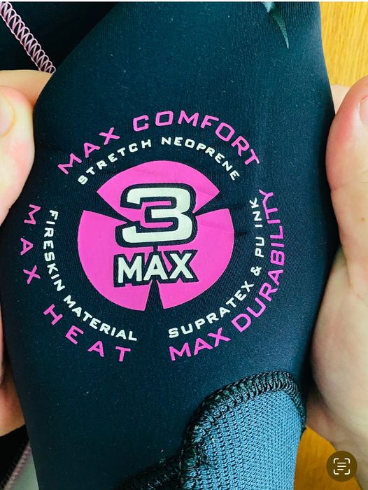 Продавам водолазен костюм