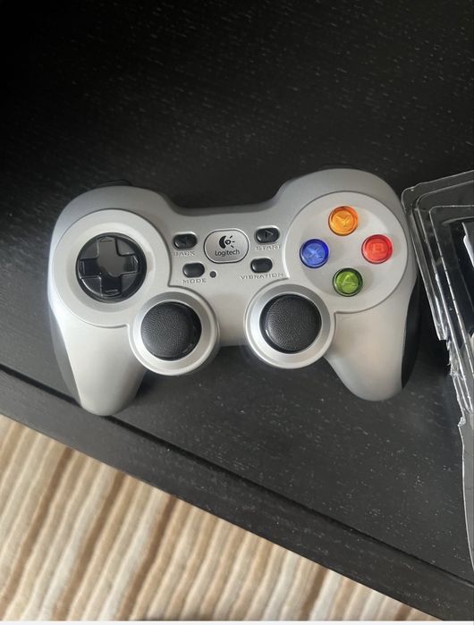 Продам игровой джойстик Logitech F 710