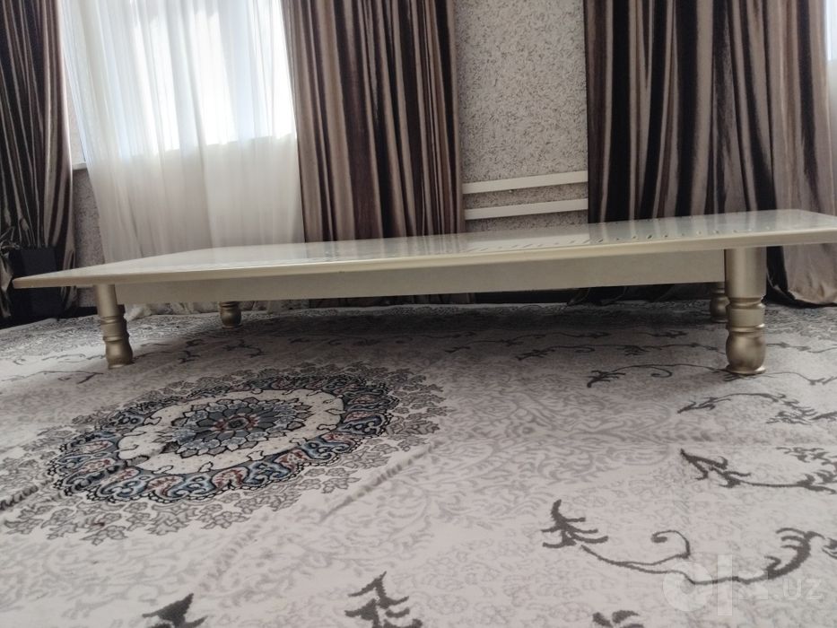Mebelni stol uzunligi 2.75 m eni 1.20 m