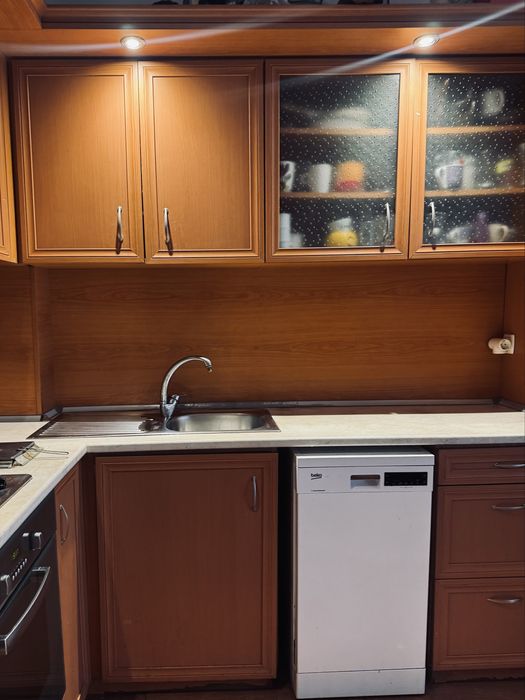 Продавам Г-образна кухня МДФ + електроуреди