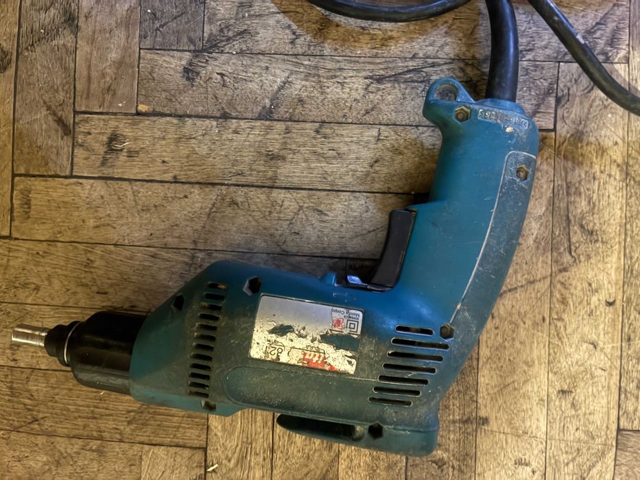 Електрически винтоверт за гипсокартон Makita 6821 (570W)