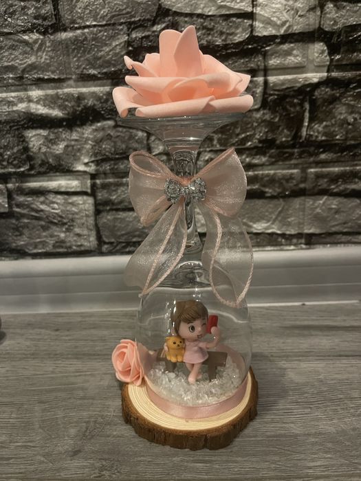 8 март цвете в чаша