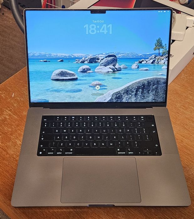 MacBook M1 Pro 16" 2021, 16GB ram, 500GB stocare