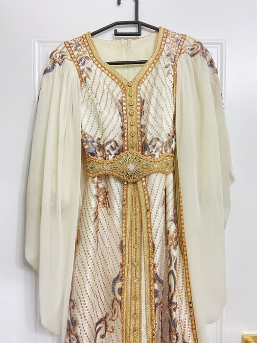 Продам красивые вечерние платья!