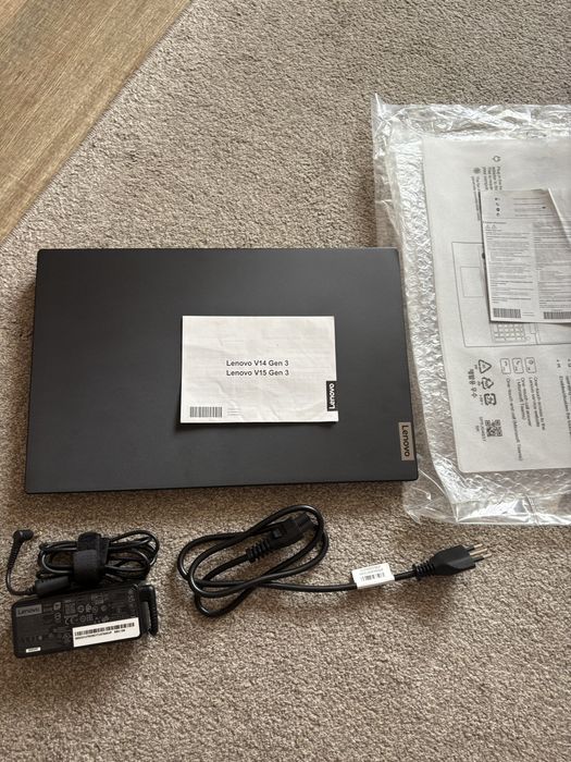 Лаптоп Lenovo V15 Gen 3