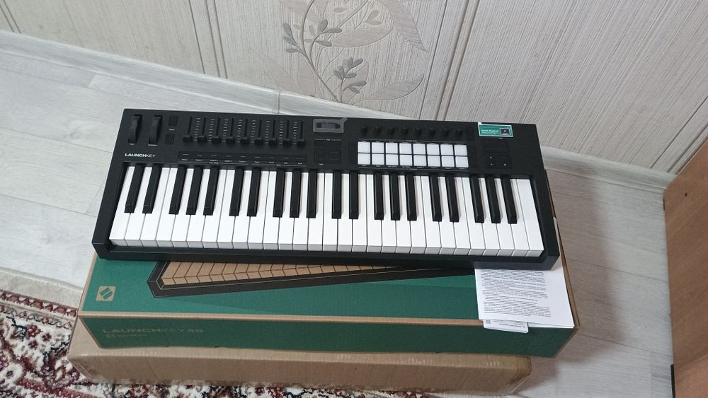 Продам синтезатор 49 клавиш