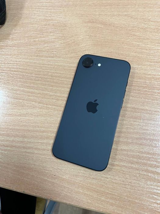 Продам Iphone 17e