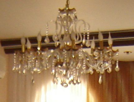 Срочно в отличном  состоянии стенка,  Китай.. Люстра хрустальная.