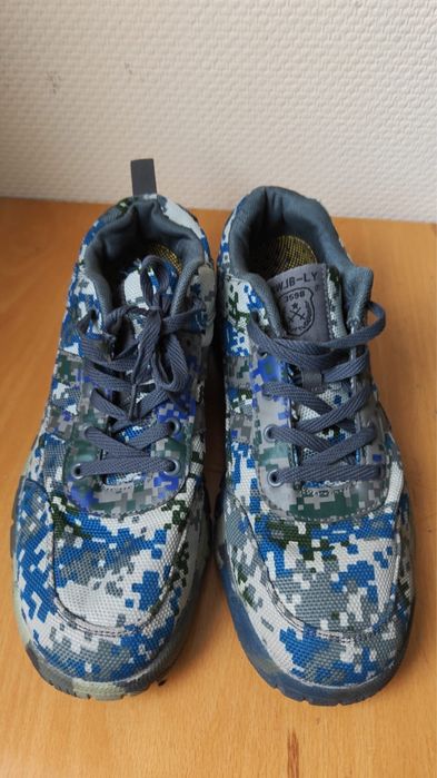 Продаются кроссовки тактические