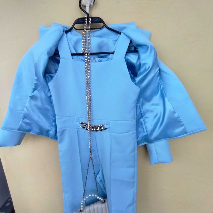 Модерен детски комплект от 4 части .