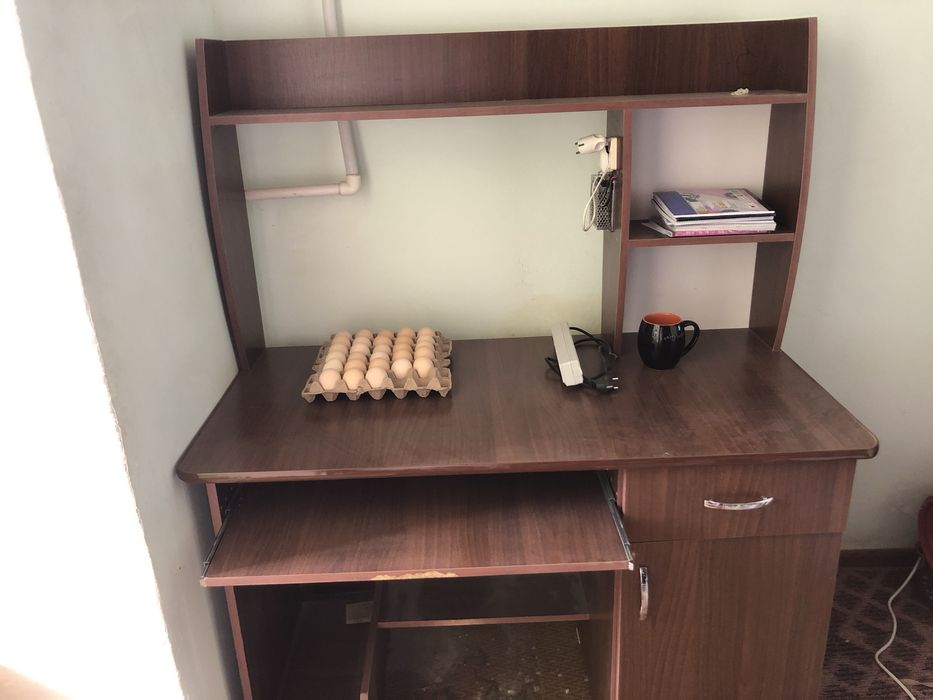 Продаётся компьютерный стол