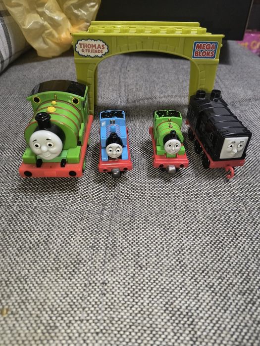 Vând trenulețe Thomas