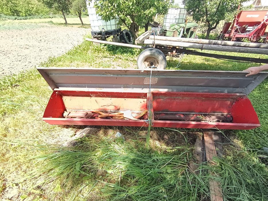 Vând cutie de îngrășăminte pentru prășitoare 5 secții