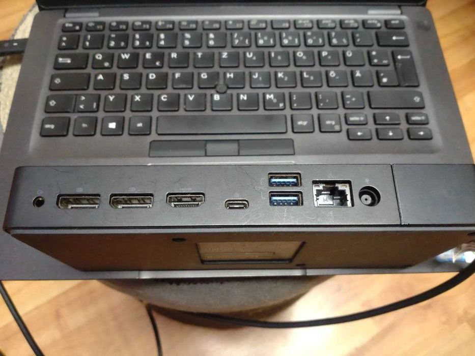 Dell Latitude 5401 / Corei7 9850H / 32GB RAM / 256GB SSD / NVidia mx150 2GB RAM + Докинг Станция Dell WD19 + Dell 130W Зарядно