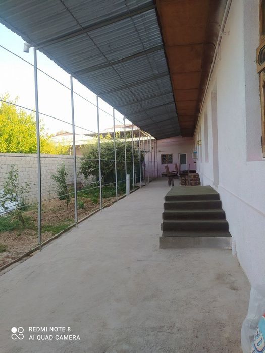 Uy sotiladi fayzli hovli srochna 5 xona oshxona 2ta tuvalet 2 ta homom