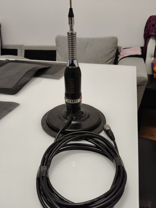 Vând antenă stație CB Avanti Regale Plus și talpă magnetică Storm.