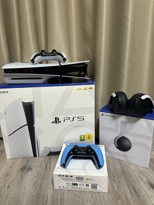 PS5 Slim + 2 джойстика + Pulse слушалки + 3 игри