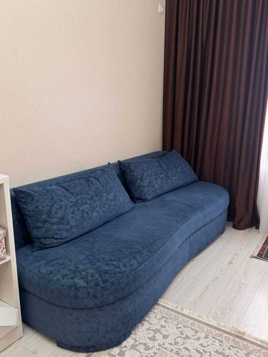 Продается стильный синий диван