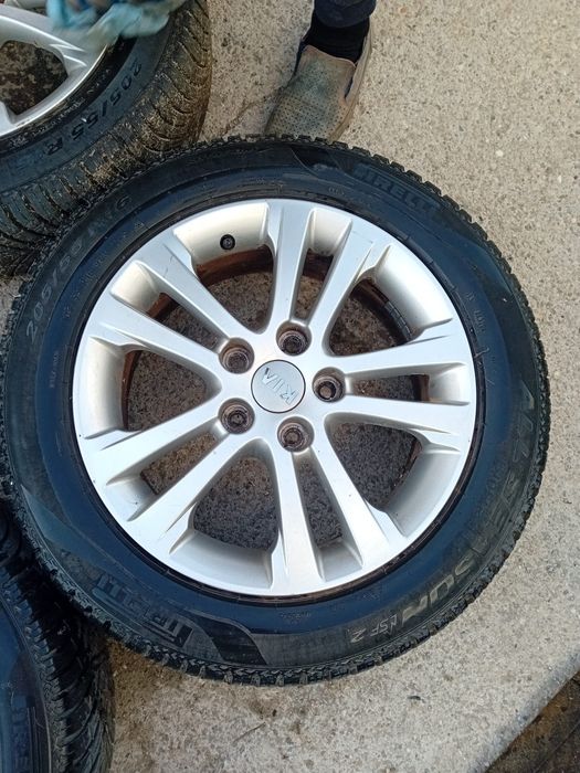 Jante aliaj Kia Cee'd an 2015 205 65 R16 cu cauciucuri de iarnă