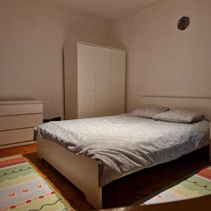 Inchiriez apartament 2 camere, decomandat.