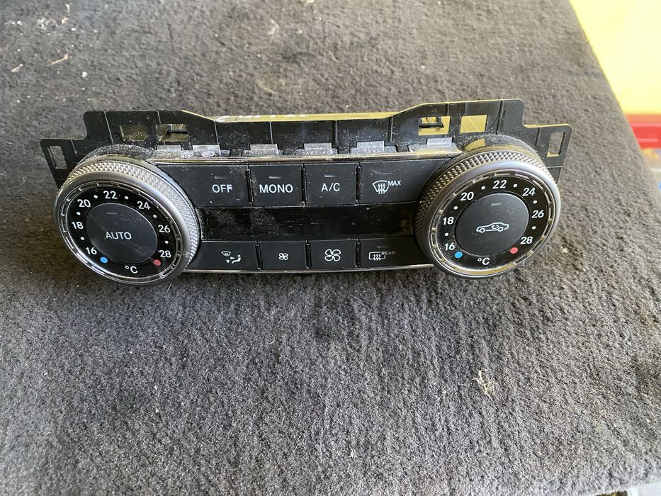 Afisaj Climatronic Mercedes C W204 Pret 300 lei