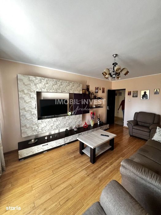 Apartament cu 3 camere, Cetate-Bulevard, etajul 2, balcon