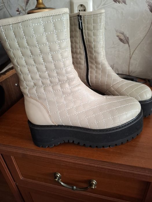 Сапожки женские,срочно