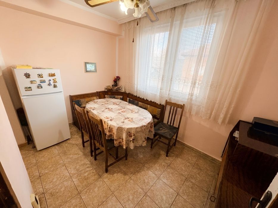 Голяма двуетажна къща в с. Камен | на 50 км. от В. Търново