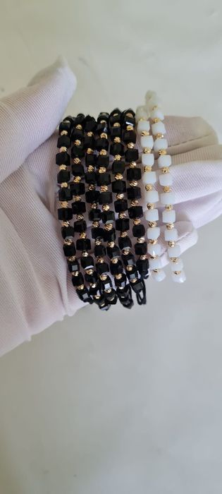 Продам браслеты.золотая нитьить