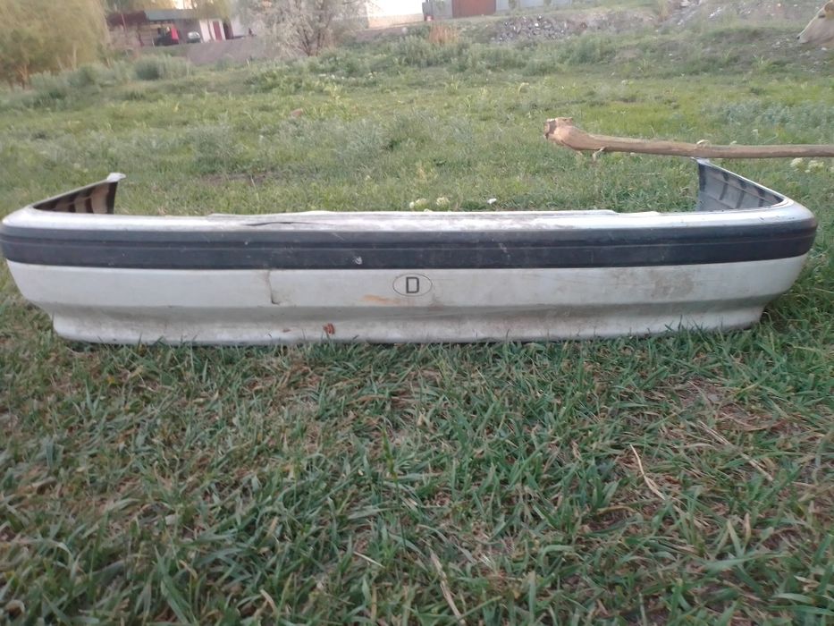 Продам бампер на автомашину опель вектра в оригинале