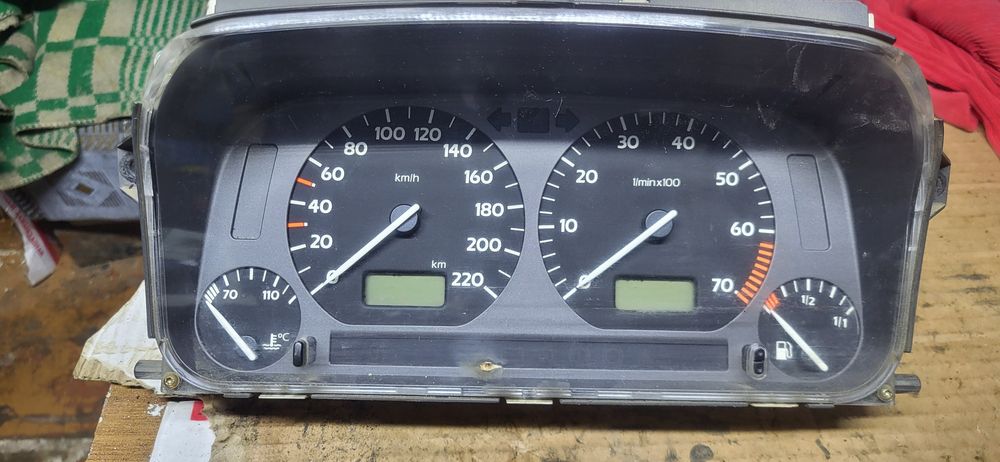 Продам щиток приборов на гольф3, вента