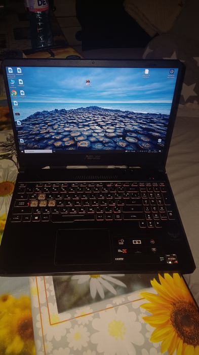 Lap top Asus 2020 година