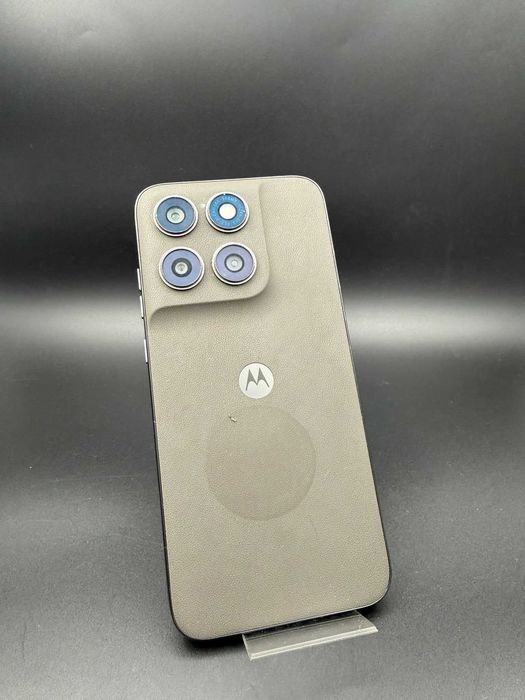 Dracula Amanet: Moto G77, 256GB/8RAM.