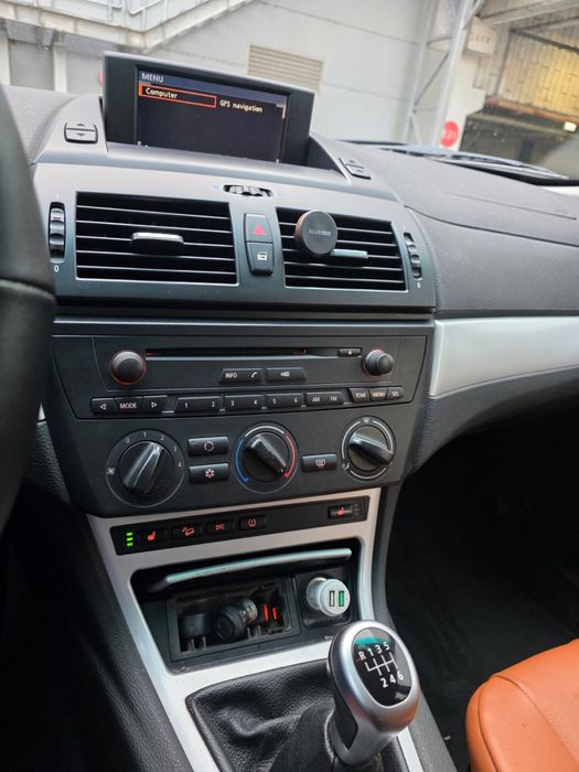 Vand Bmw x3  de culoare neagra 4x4