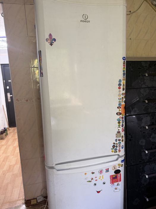Холодильник Indesit