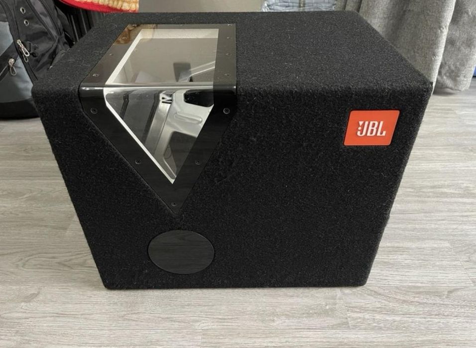 Продам Сабвуфер jbl