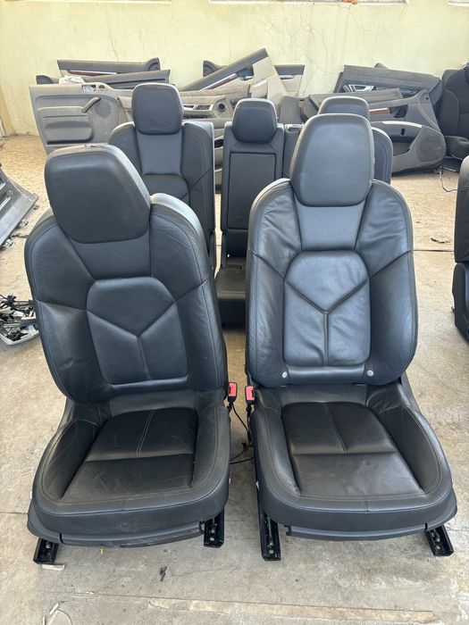 Porsche Cayenne 958 салон седалки