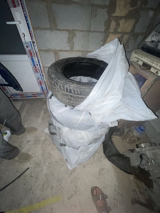 Продам шины б/у размер 215/65/16