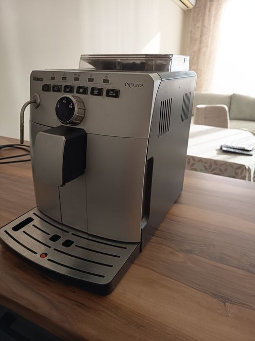 Кафе автомат Saeco intuita