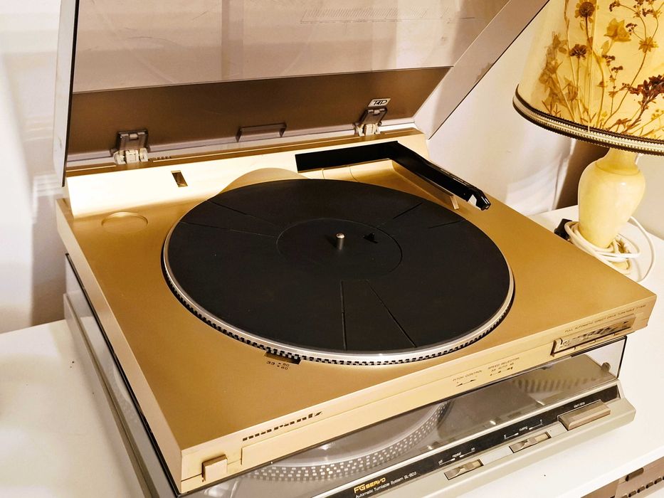 Pickup Marantz TT530 Linear Tracking Direct-Drive Turntable