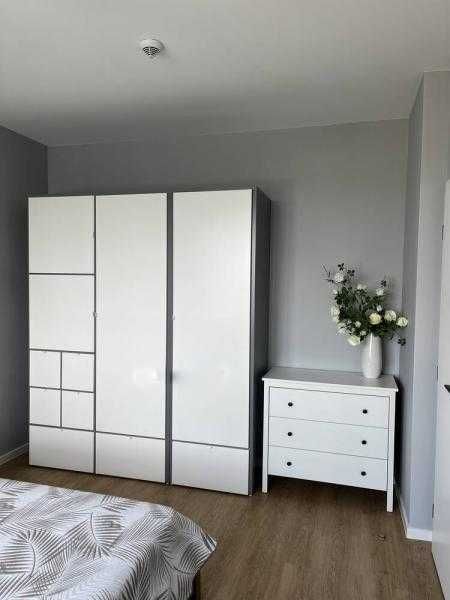 Дава се под наем Двустаен апартамент в Бургас, Славейков - 80 кв.м за 663 € - Снимка #3