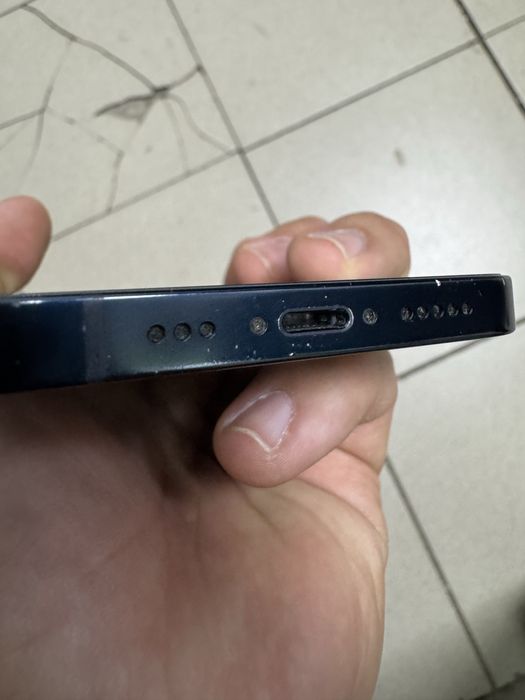 Продам iPhone 13