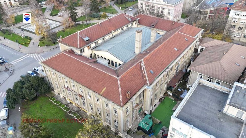 Дава се под наем Офис в Русе, Център - 4000 кв.м за 27929.13 € - Снимка #12