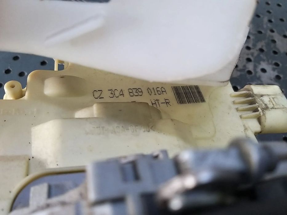 Broasca usa dreapta spate vw passat b6 3c4839016a