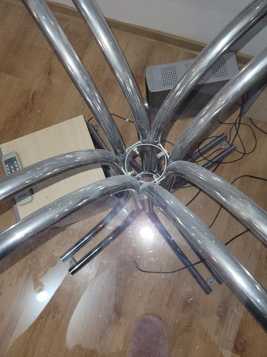 Masa deosebita sticla