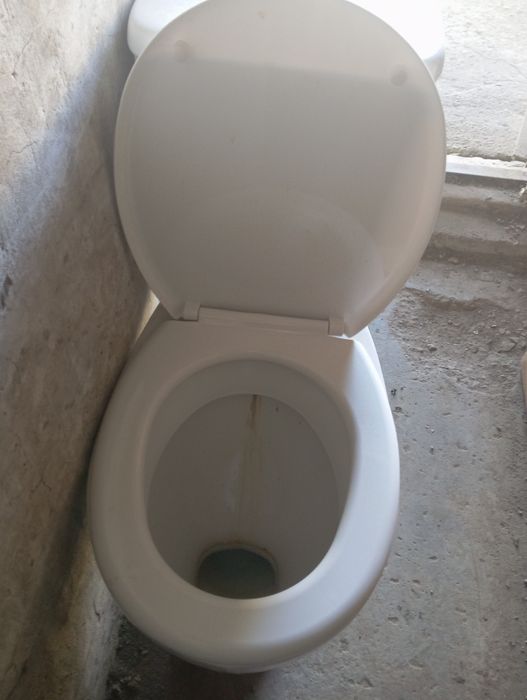 Продам унитаз с раковиной.