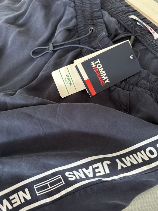 Спортен панталон Tommy Jeans НОВО М размер