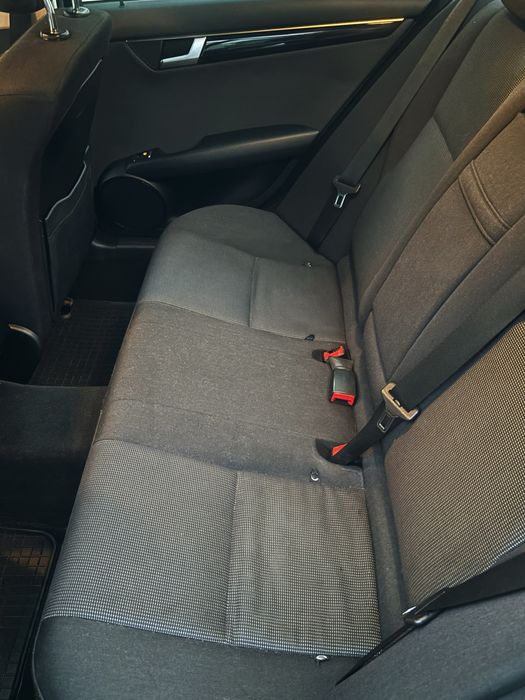 Mercedes-Benz C180 Manuala