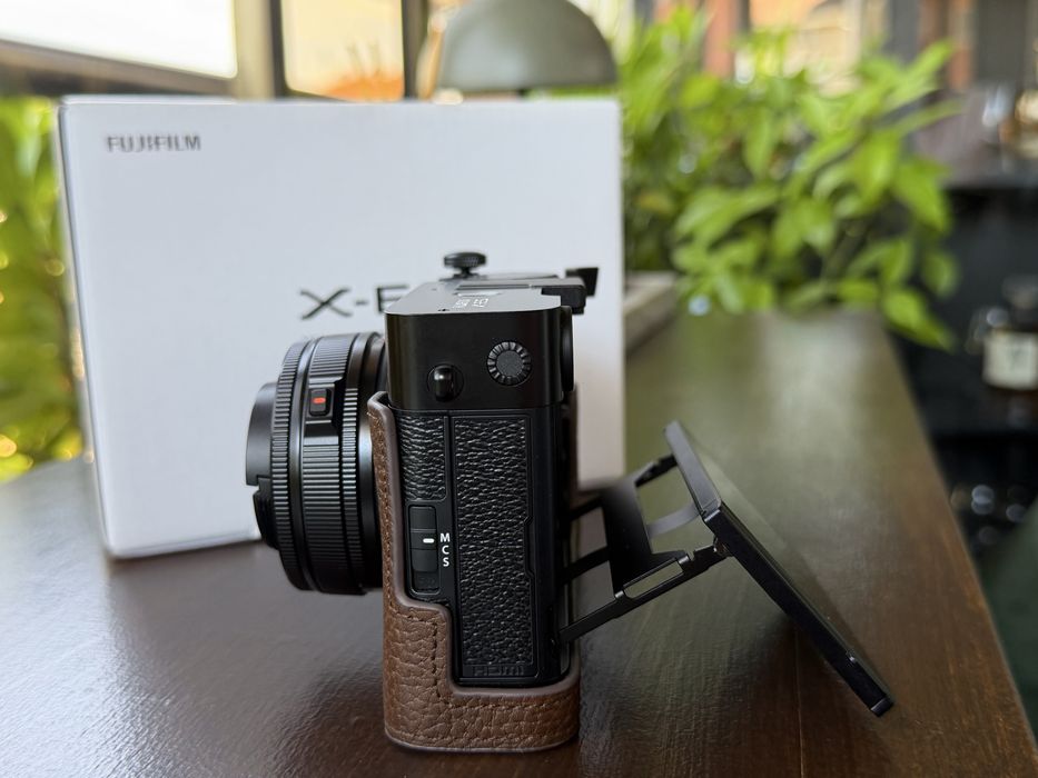 фотоапарат Fujifilm X-E5 + два обектива