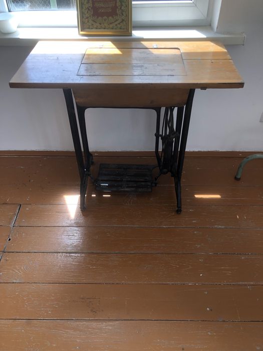 Продам швейную машинку